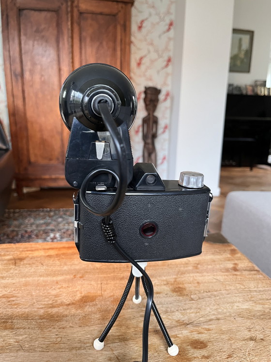Image 1 of Lamp op retro statief met vintage Agfa camera