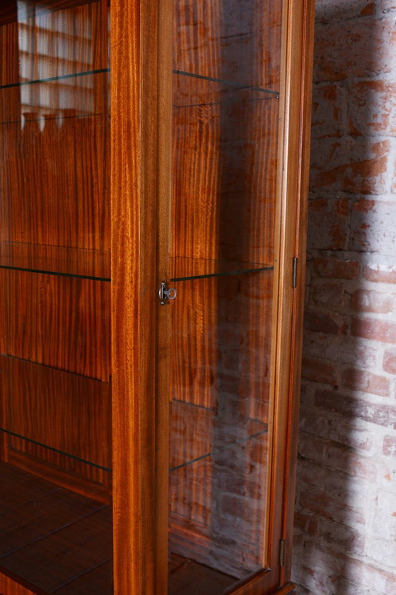 Gerestaureerde art-deco vitrinekast, mahoniehout en glas, gepolijst, Tsjechisch, jaren 1930 – Vitrinekasten (photo 15 of 22)