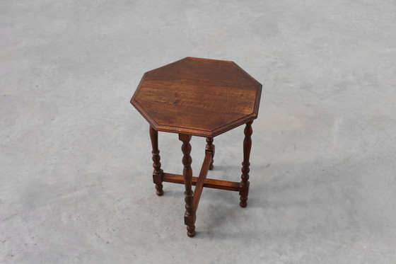 Image 1 of Table d'appoint en chêne à pieds tournés hexagonaux, France, Mid Century, années 1940