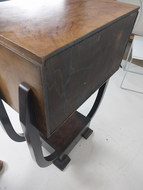 Image 1 of 1 mueble bar art déco de los años 30, chapa de nogal, 84 cm de alto.