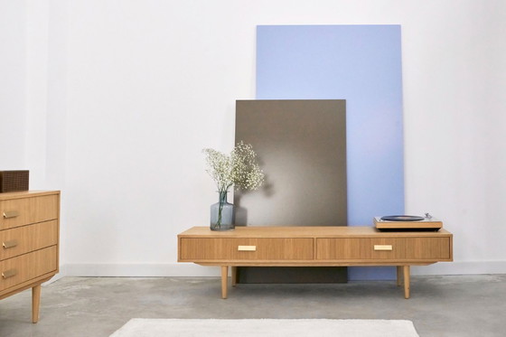 Image 1 of Buffet bas en chêne 2 tiroirs - L02