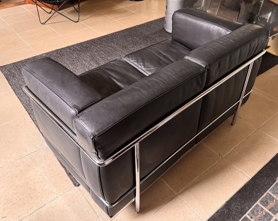 Image 1 of Divano a due posti, Le Corbusier in pelle nera (edizione Cassina), primi anni 2000