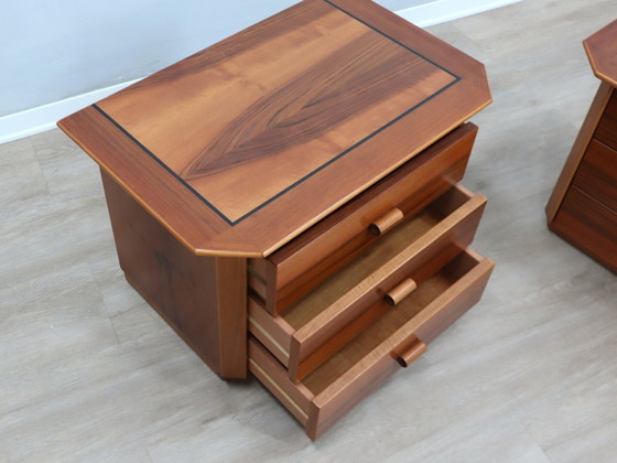 Image 1 of Paar Nachttische aus massivem Walnussholz, Ende der 1970er Jahre