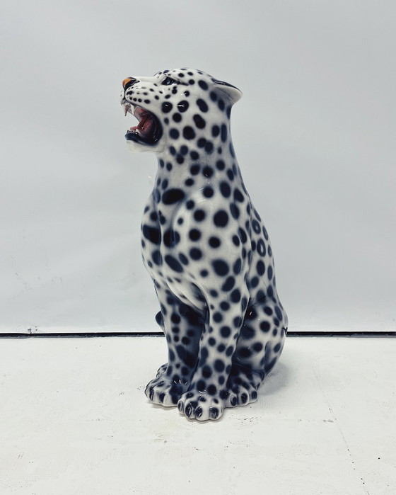Image 1 of Estatua de leopardo de cerámica