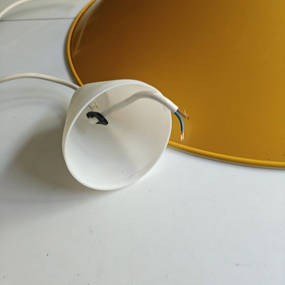 Image 1 of Grande suspension scandinave vintage – Abat-jour en métal jaune moutarde Ø50 cm