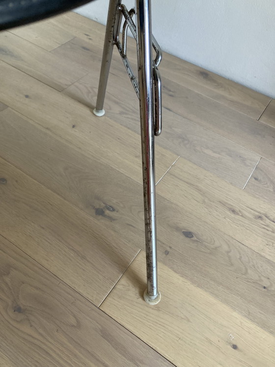 3 sedie da pranzo Eames in fibra di vetro di Vitra – Metal, Chrome (photo 15 of 15)
