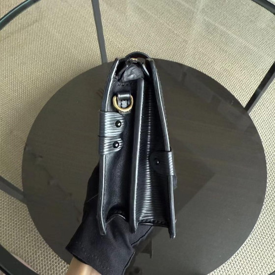 Image 1 of LOUIS VUITTON TRUNK CLUTCH - EPI LEER ZWART MET GOUDEN BESLAG