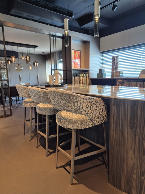 Sgabello da bar Hofstede Raanhuis C-Max in tessuto beige con stampa leopardata e base color champagne - 3 pezzi – barkrukken