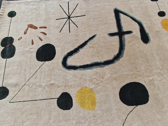 Alfombra "Mujer en la noche" de Joan Miró – Lana de seda anudada a mano sobre algodón (200x300cm) – Wool (photo 8 of 10)