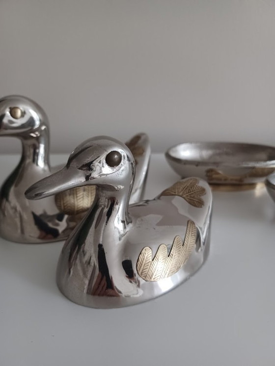 Image 1 of Vintage koppel tinnen eendjes met koper. Opbergdoosjes.