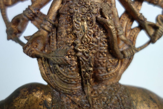 Image 1 of Statua in bronzo dorato di Shiva a Nandi, India, metà del XX secolo.