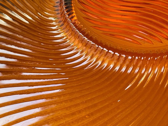 Image 1 of Coupe à fruits vintage en verre ambré à motifs tourbillonnants, style milieu du siècle, années 1970