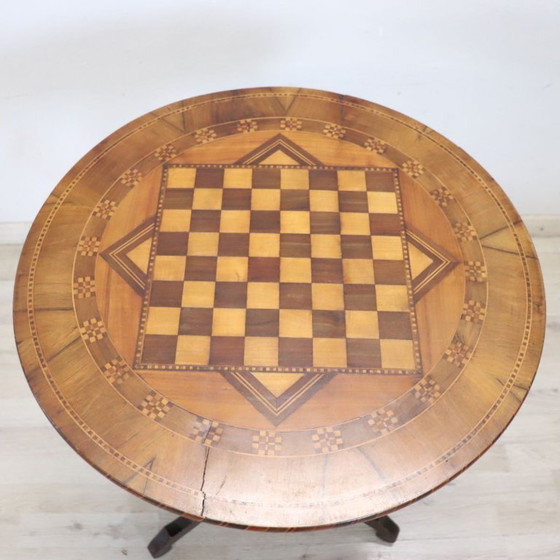 Image 1 of Antieke bijzettafel van notenhout met inlegwerk, Italië, 19e eeuw