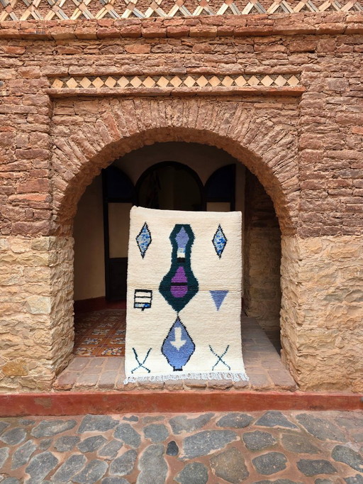 Small Moroccan Azilal Rug 168 x 117 cm 