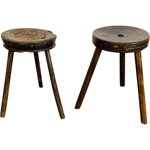 Paar dreibeinige Vintage-Hocker aus Holz