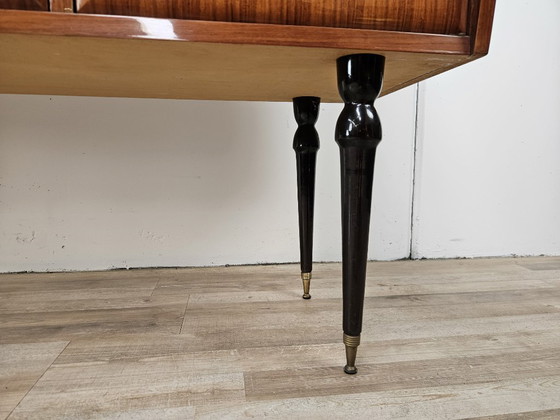 Image 1 of Vetrina in mogano della metà del 1960 con piano in vetro