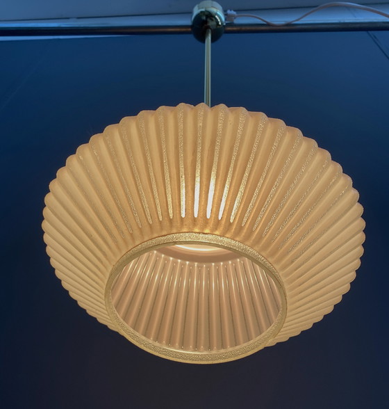 Image 1 of Lampada a sospensione in vetro rosa 1960