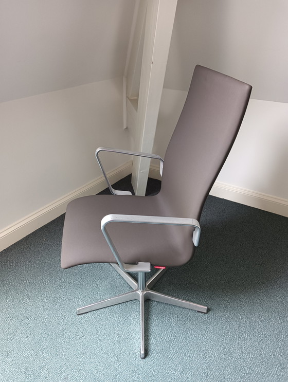 Image 1 of Arne Jacobsen para Fritz Hansen, escritorio de Oxford