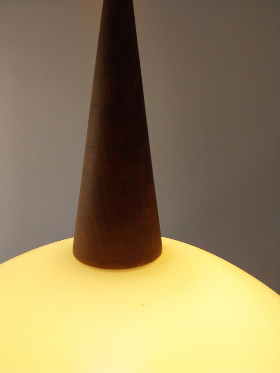 Image 1 of 1 lampada da sospensione in vetro e teak Louis Kalff per Philips degli anni '60