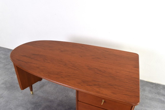 Image 1 of Bureau van organisch teakhout uit het midden van de 20e eeuw van Sola Møbler, jaren 60.