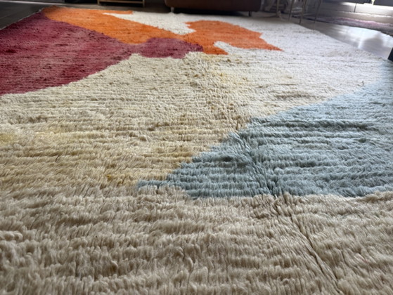 Image 1 of Abstracte Marokkaanse wollen mat 305 × 193 cm – Sculpturaal ontwerp