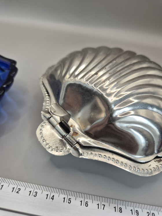 Image 1 of Vintage roestvrijstalen schelpschaal met kobaltblauwe glazen inzet - kaviaar- of boterserver