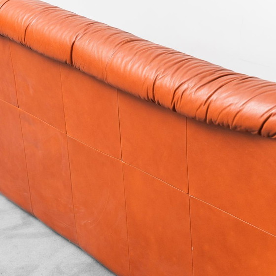 Image 1 of DIVANO VINTAGE A 3 POSTI IN PELLE DESIGN ANNI ’70 MODERNARIATO