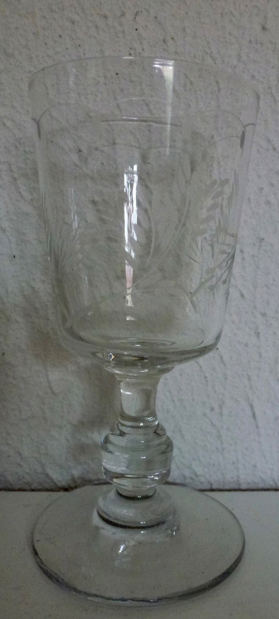 Image 1 of 3 caraffe antiche e 2 bicchieri, splendidamente incisi.