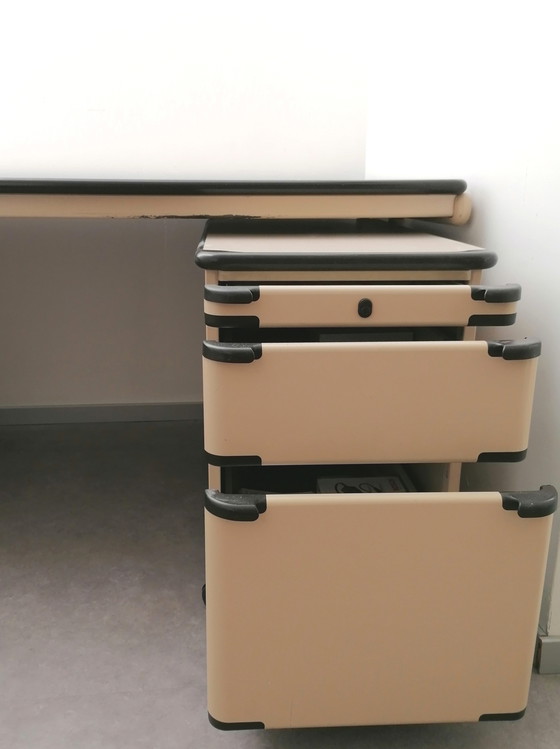 Image 1 of Scrivania vintage in metallo con cassetti. 