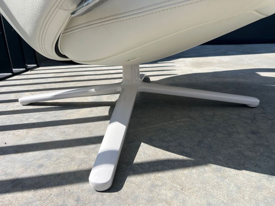 Image 1 of Vitra Grand repos met ottoman