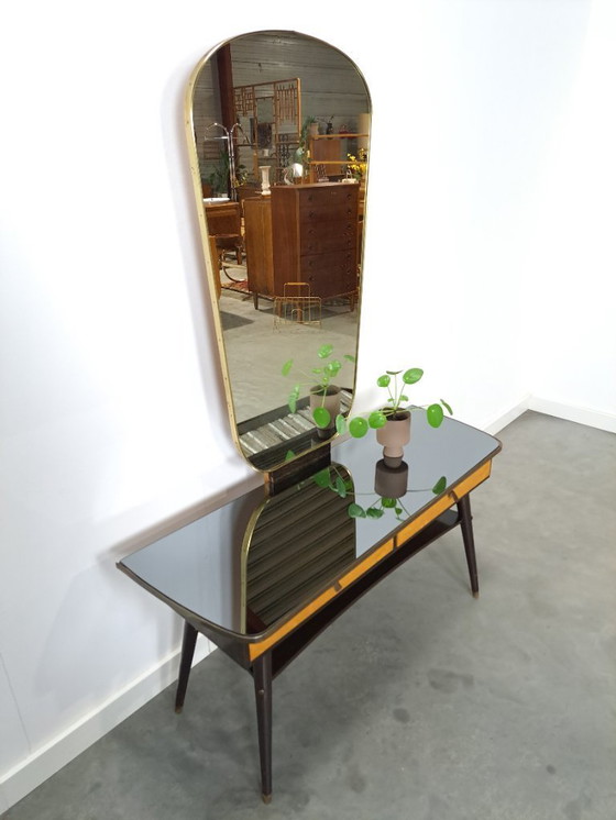 Image 1 of Tavolino laterale con cassetti e grande specchio con bordo dorato, toletta