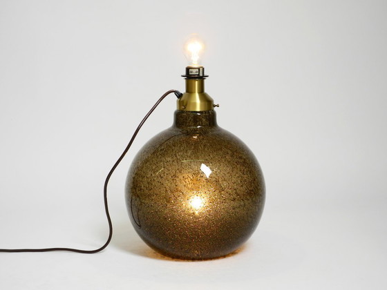 Image 1 of Grote, elegante, zeer zeldzame Putzler tafellamp uit 1970 met verlicht glazen lamphuis en kap van gouden dupionzijde