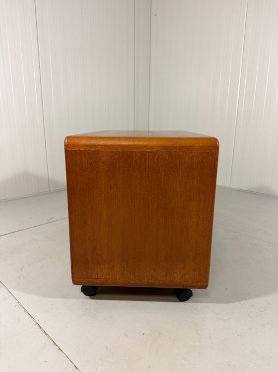Image 1 of Mueble de TV con audio de teca Dyrlund sobre ruedas, años 60