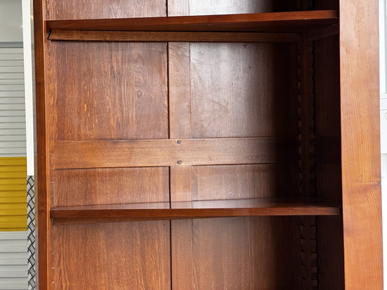 Image 1 of Libreria angolare in legno massello di ciliegio - manifattura del XX secolo