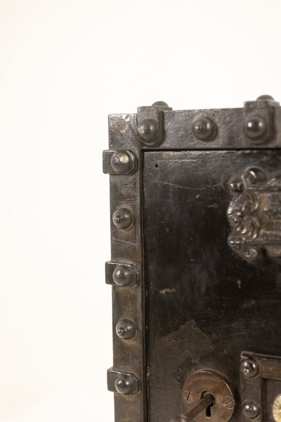 Image 1 of Bauche. Antiker kleiner Reisesafe aus Metall. Napoleon III.