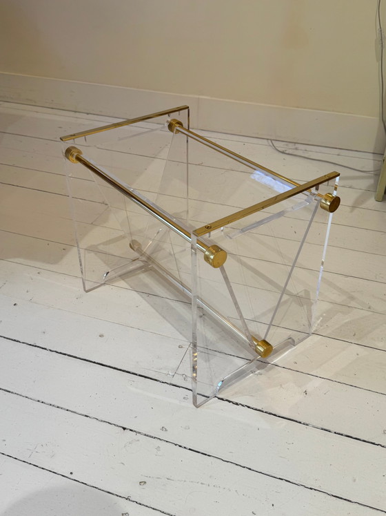 Image 1 of Zeitschriftenhalter aus Plexiglas im Stil der Mitte des 20. Jahrhunderts mit Messingdetails
