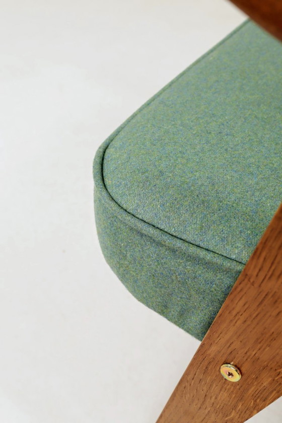 Image 1 of Fauteuil scandinave en laine verte naturelle et bois rustique de chêne