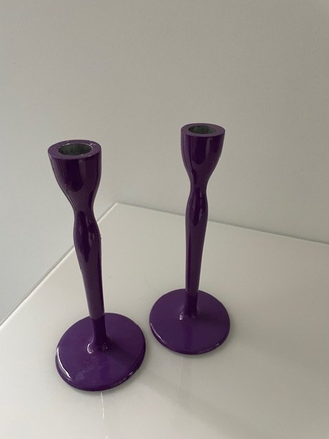 Image 1 of 2er Set moderner lila Lavendel-Design-Kerzenhalter - 22cm