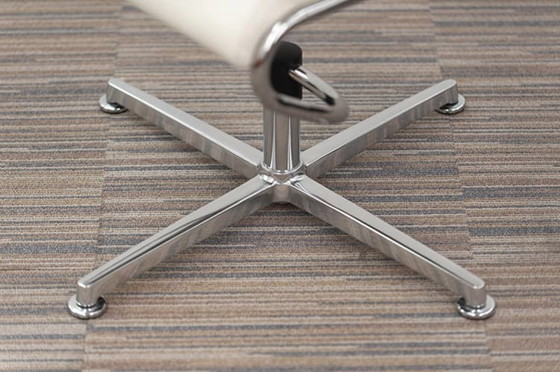 Image 1 of Dauphin In Touch 5409 Vergaderstoel