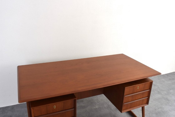 Image 1 of Scrivania esecutiva Mid-Century in teak di Svend Åge Madsen per H.P. Hansen, anni '60