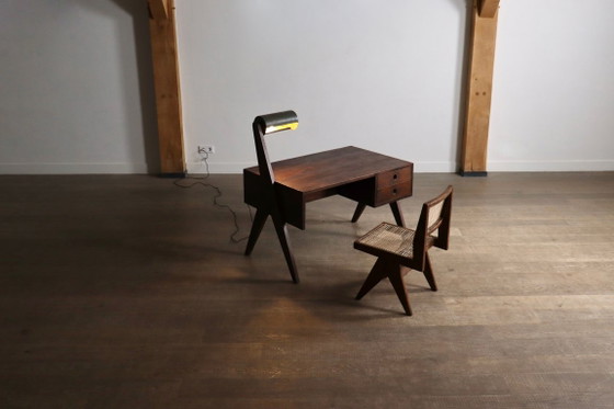 Bureau van Pierre Jeanneret met geïntegreerde lamp, Chandigarh, jaren 1950 – Wood (photo 17 of 18)