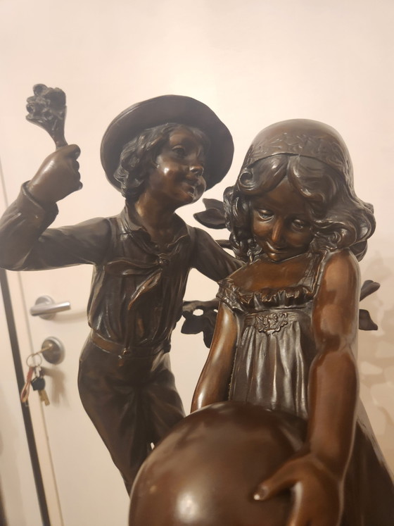 Image 1 of Prachtig Bronzen Beeld "Kinderen met bal" – Auguste Moreau (52 cm / 24 kg)