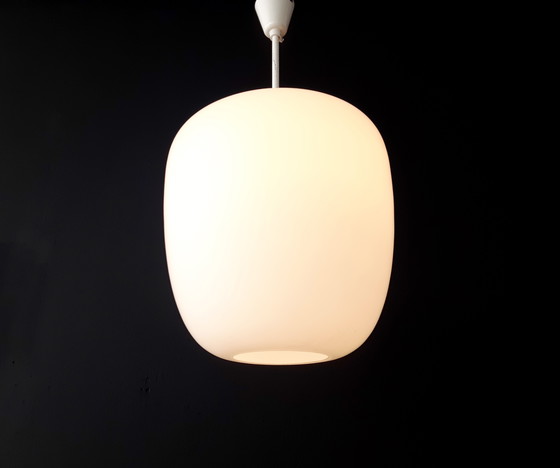 Image 1 of Vintage hanglamp wit matglas met wit metalen armatuur, mcm lamp, glazen schoollamp