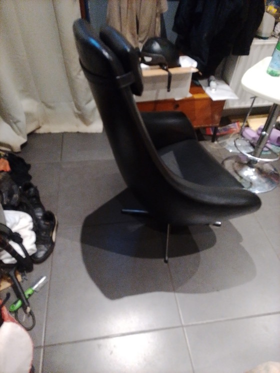 Image 1 of Fauteuil pivotant similicuir noir vintage 