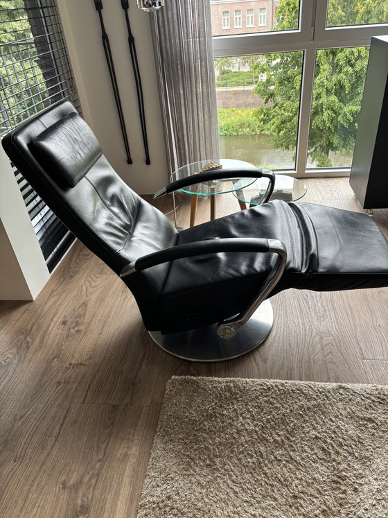 Image 1 of Te koop mooie zwartleren relaxstoel oplaadbaar