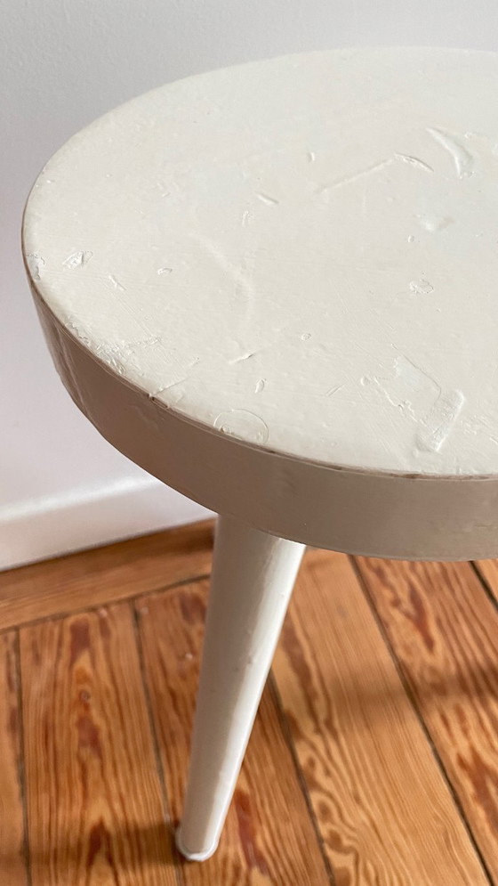 Image 1 of Tabouret tripode bois blanc vintage