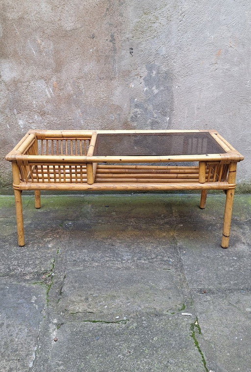 Coffee table in rattan and smoked glass