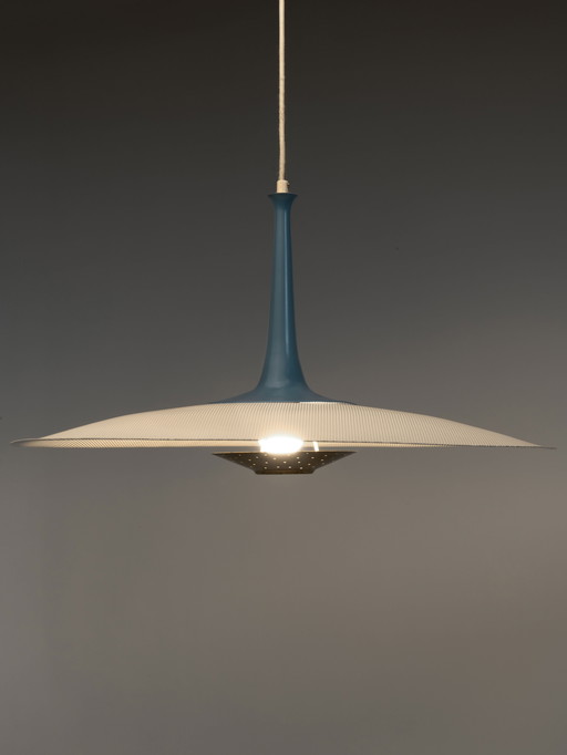 Lampe suspendue en acier perforé - 50 liens