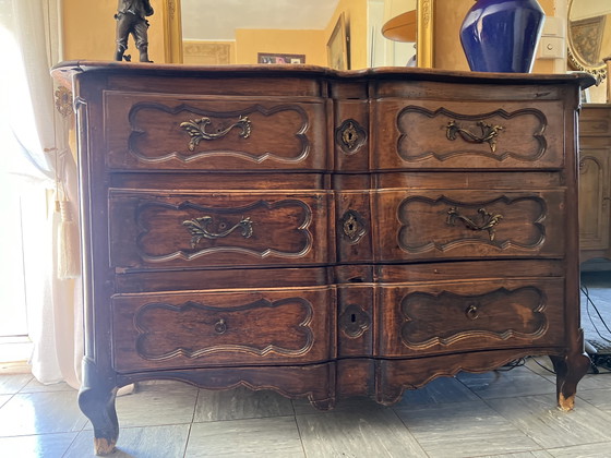 Image 1 of Antieke houten commode in Lodewijk XV-stijl met 3 laden.