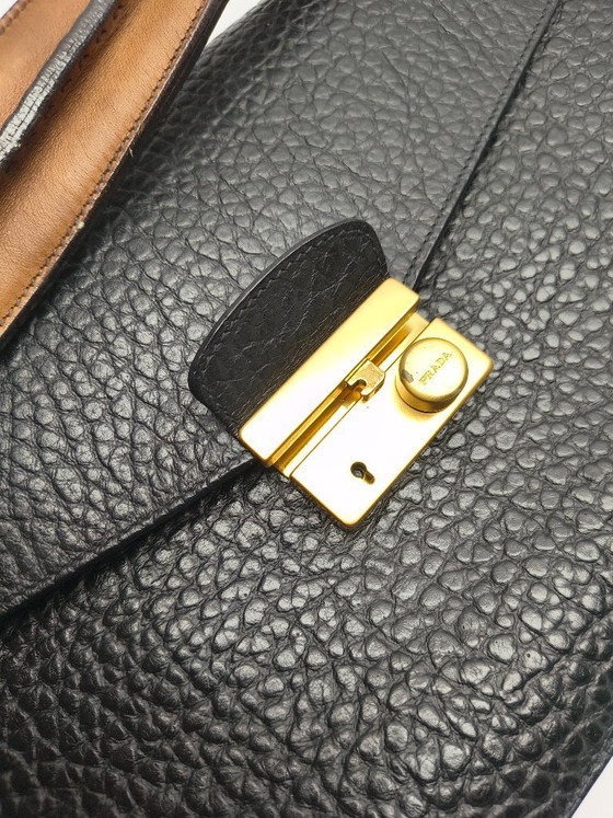 Image 1 of Sac à main Prada en cuir noir/marron brossé or
